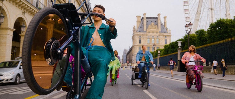 Freedom Fields : comment la collection de Pigalle, inspirée de VanMoof, a pris d'assaut les Parisiens à la Fashion Week de Paris
